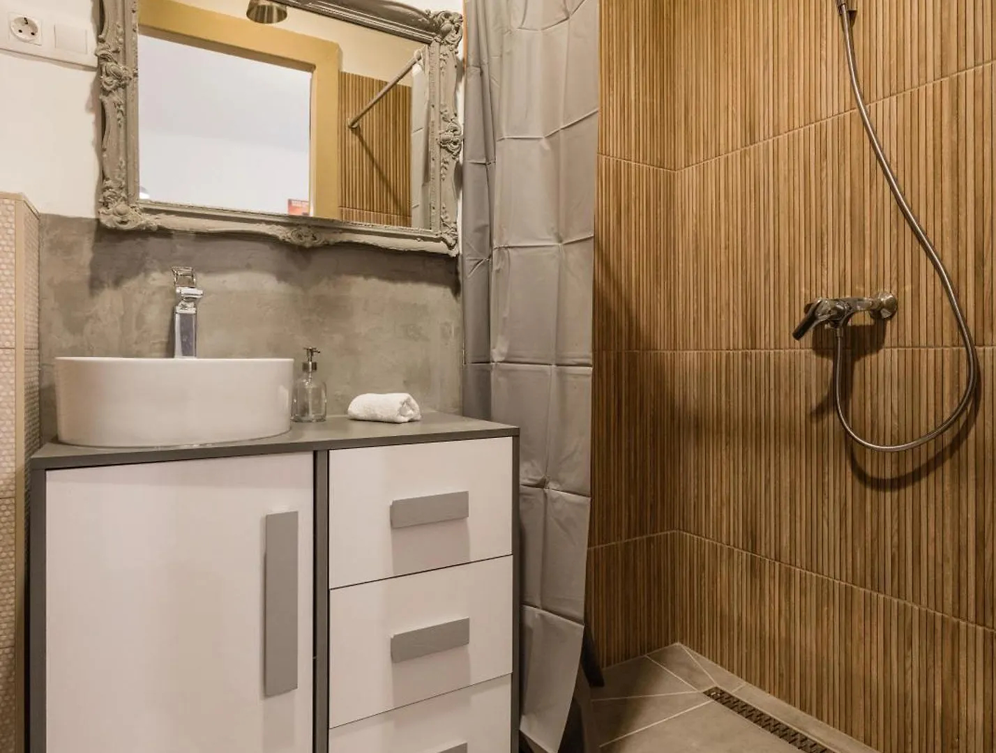Budapestayz - Baross Apartments
